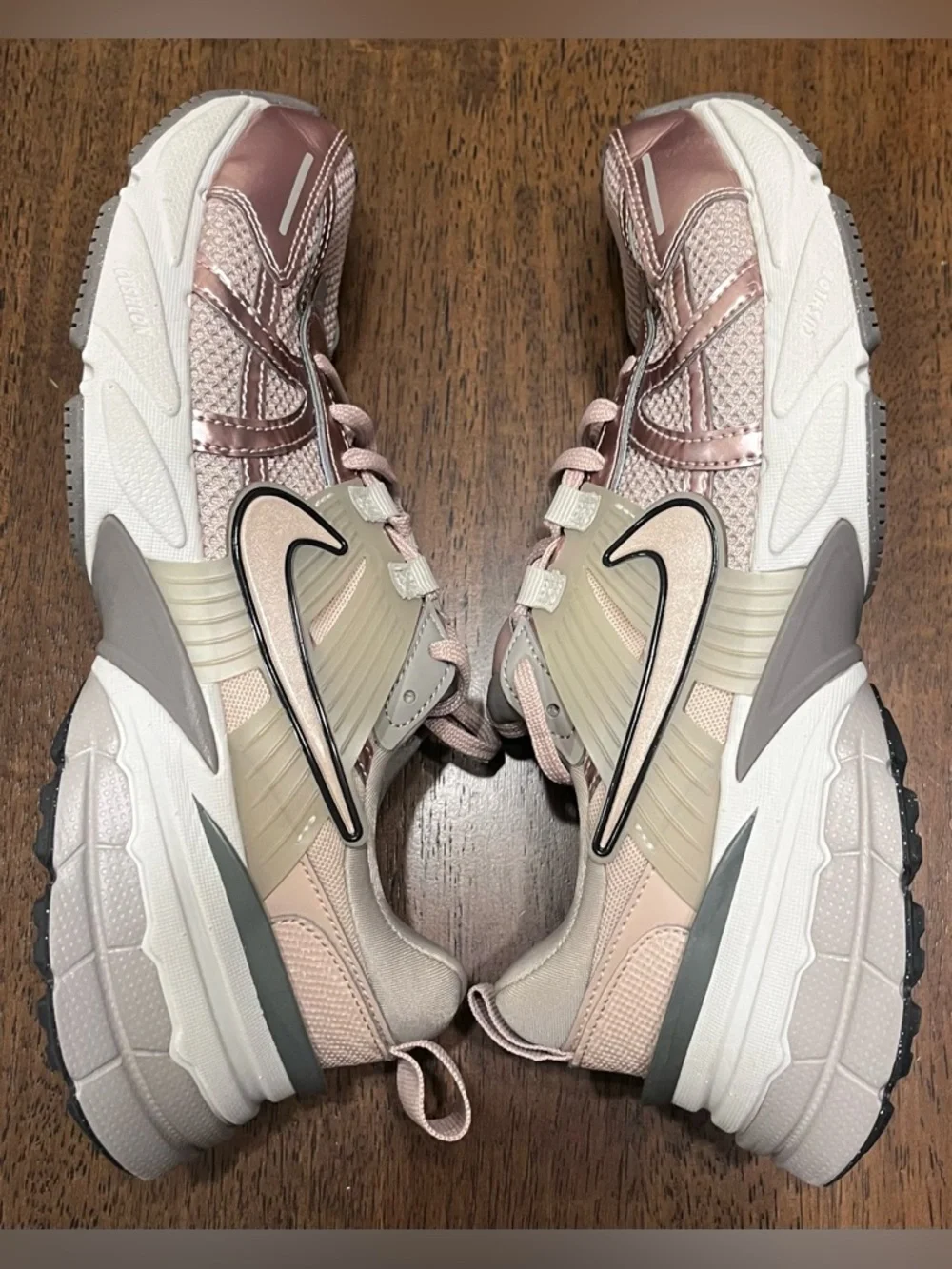 Nike V2K Run Women's Shoes with Reflective Accents, Particle Beige, Sz 9 - Picture 2 of 8